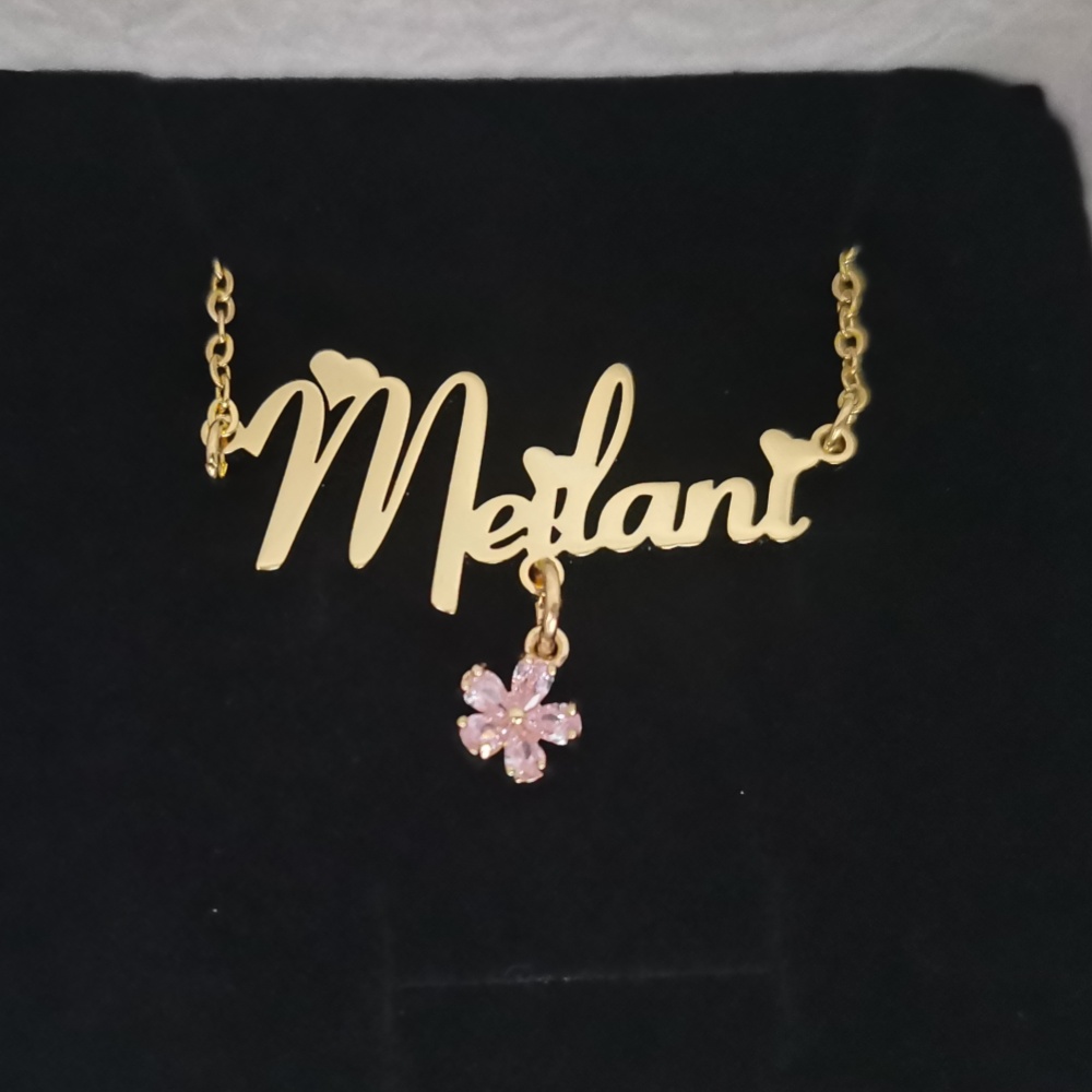 Leechee Bloem Zirkoon Kleine H - Engraved Name Necklace recensie en prijs