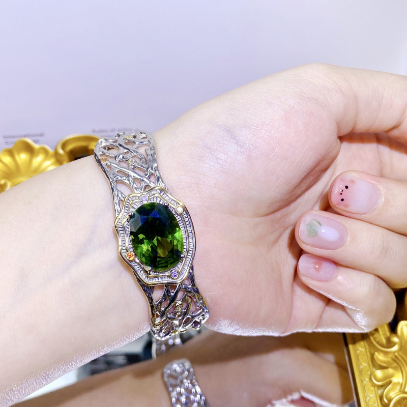 'Ghost Artifact' kettinghanger - Used Jewelry Watches recensie en prijs